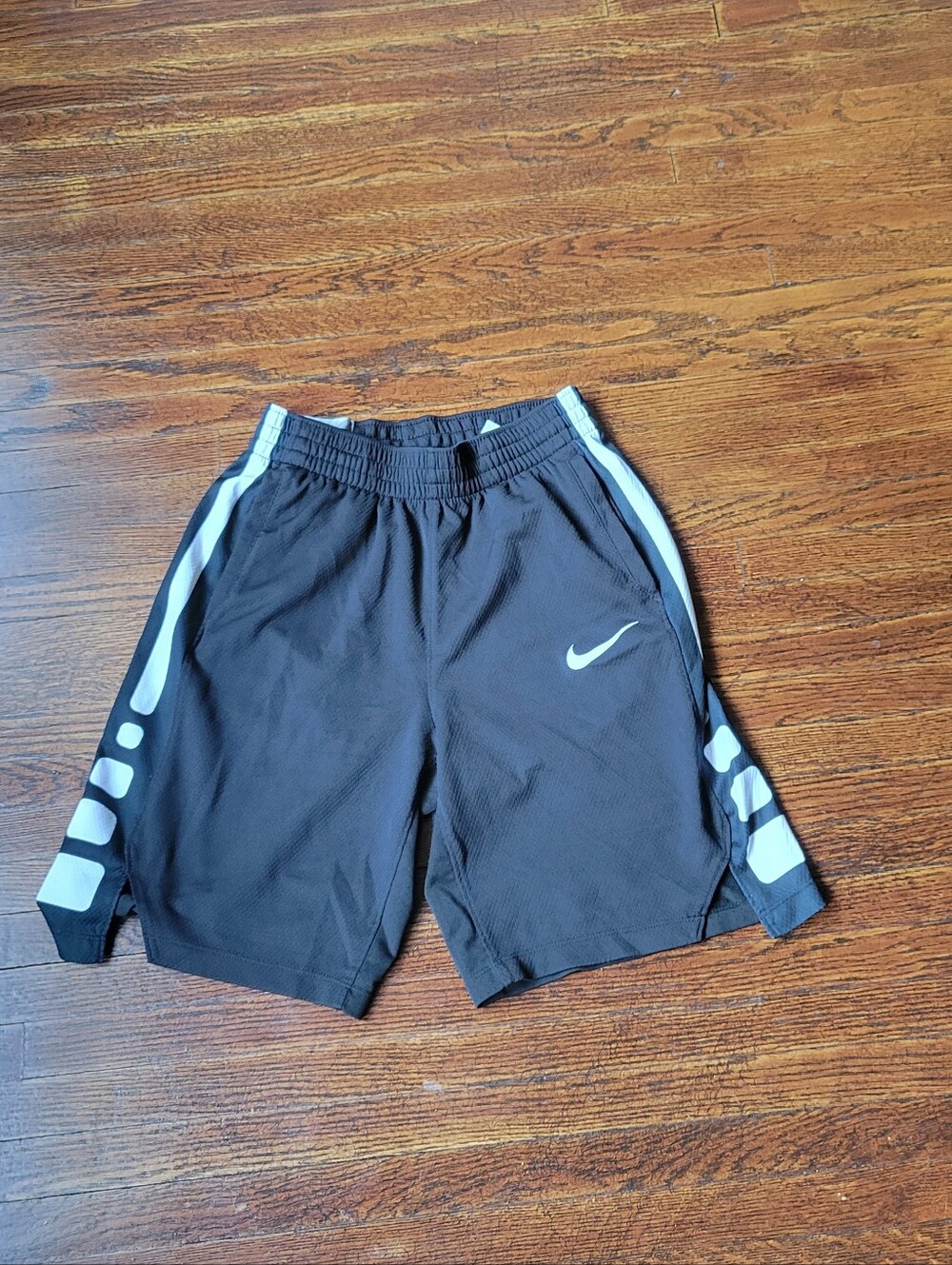Nike Boy’s Size L ELITE DriFit Athletic/Fitness Shorts Black/White Summery